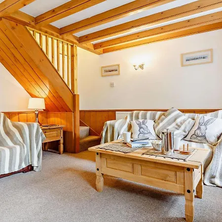 2 Bed In Hayle 79991 Holiday home Leedstown