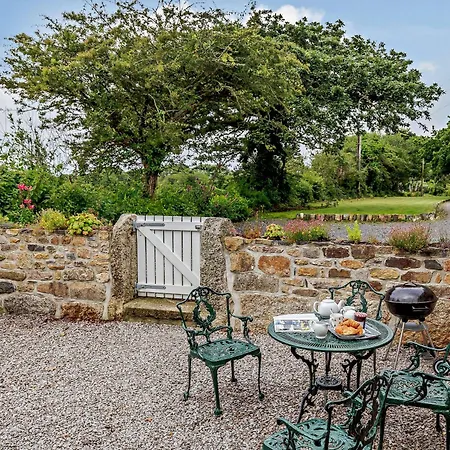2 Bed In Hayle 79991 *